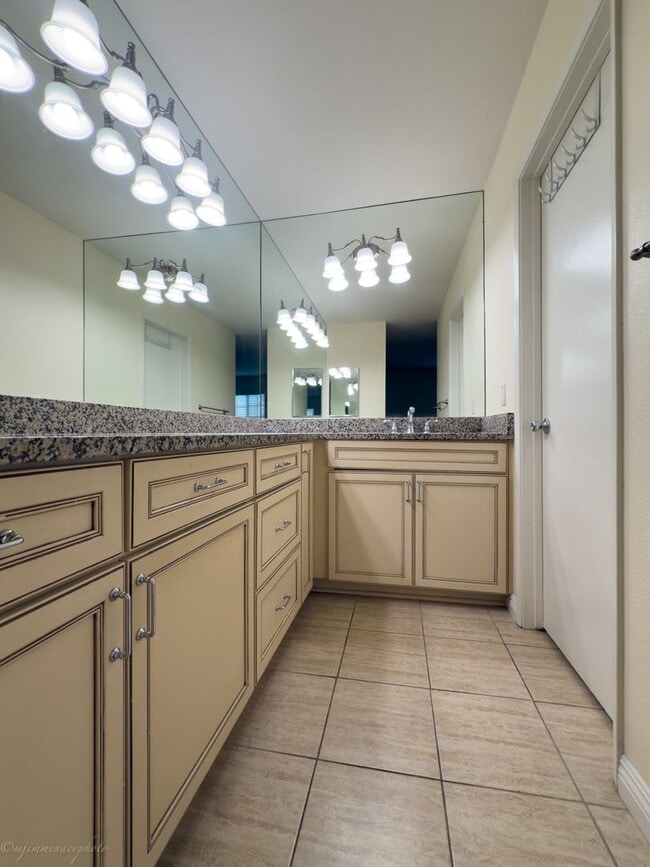 Building Photo - Beautiful 4 Bedroom, 3 Bath Home in Lemon ...