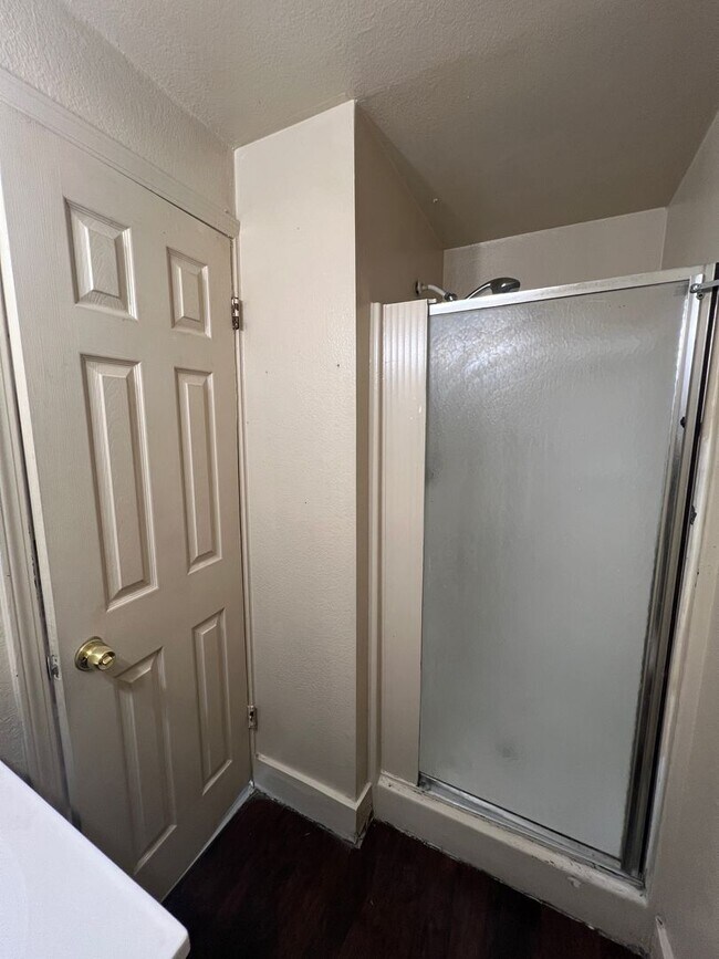 Building Photo - Charming 1-Bedroom Home with Modern Update...