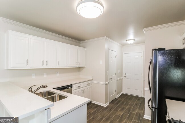 Building Photo - 355 Freeman Dr