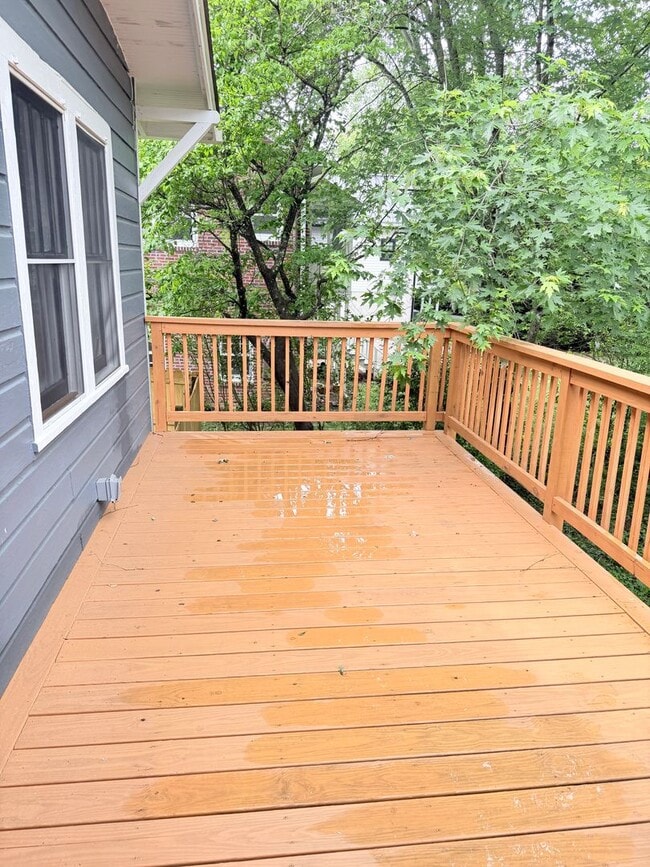 Building Photo - West Asheville Bungalow. 2 bedrooms, 1 bathroom. Great location!