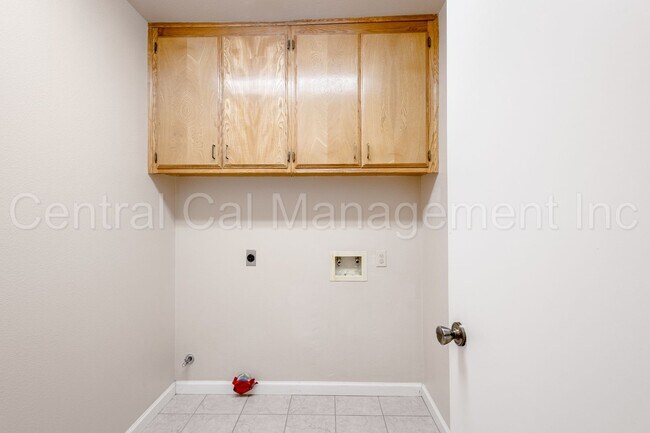 Building Photo - 3 Bedroom/2.5 Bath Home in Silver Creek - $2295 Per Month!