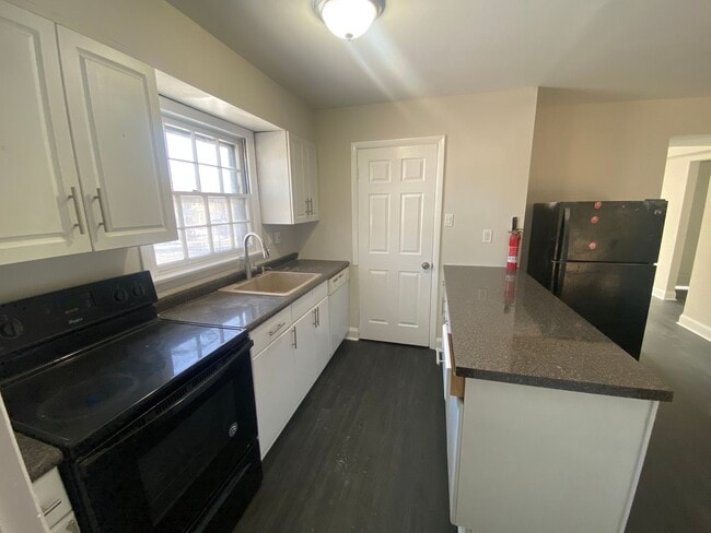 Building Photo - 5 W Plumstead Ave