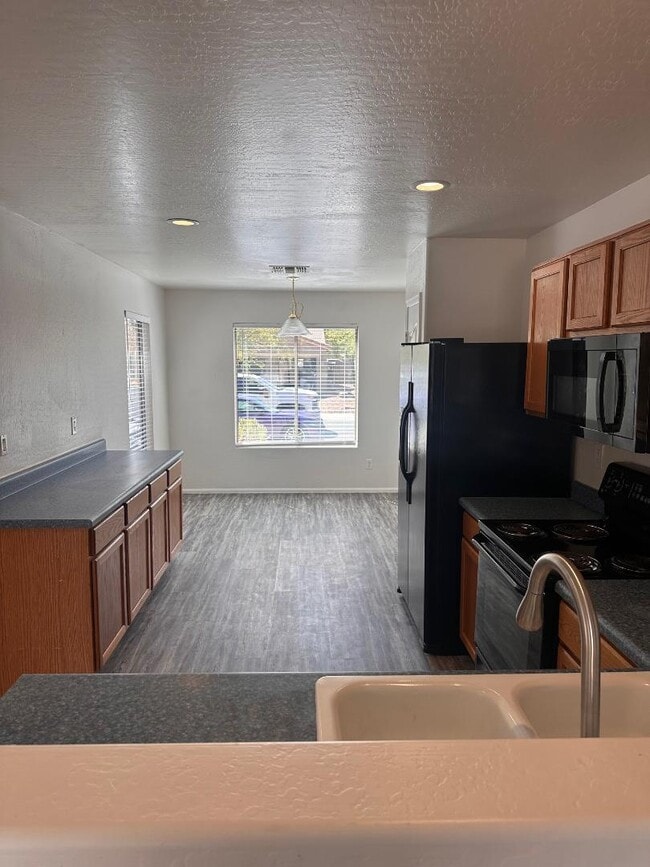 Building Photo - 43796 Sagebrush Trail