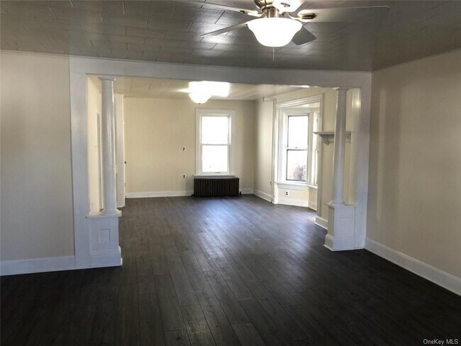 Building Photo - 9 Main St