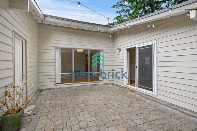 Building Photo - "Charming 3-Bedroom Bellevue Retreat: Cozy Comfort & Ideal Location!"
