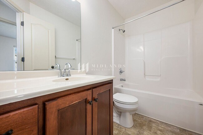 Building Photo - Beautiful Townhome in Shadow View
