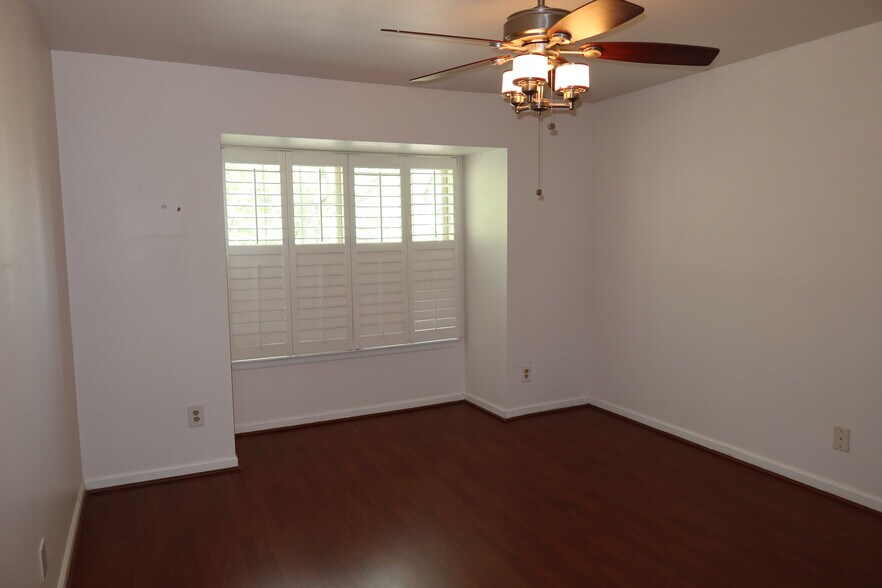 Building Photo - 1717 Ascot Way