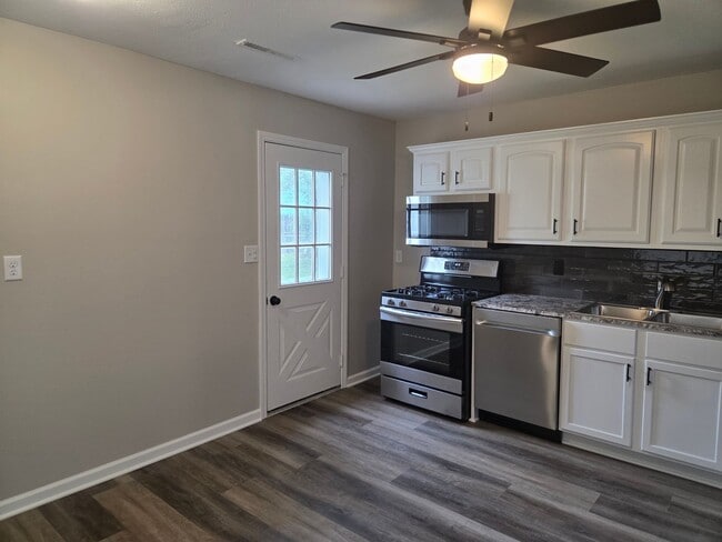 Building Photo - Completely remodeled 3-bedroom house avail...