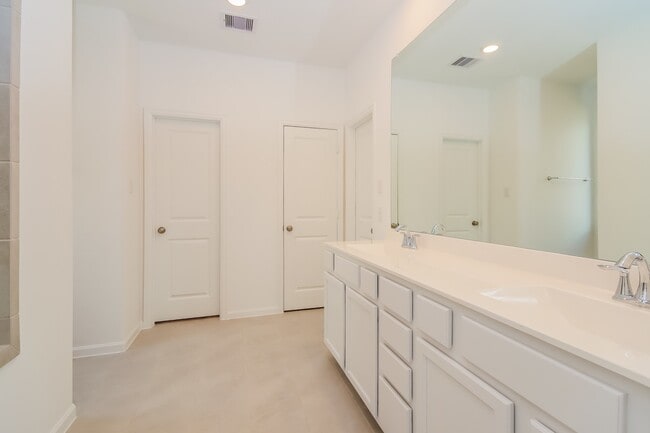 Building Photo - 9451 Vis Fls Trce