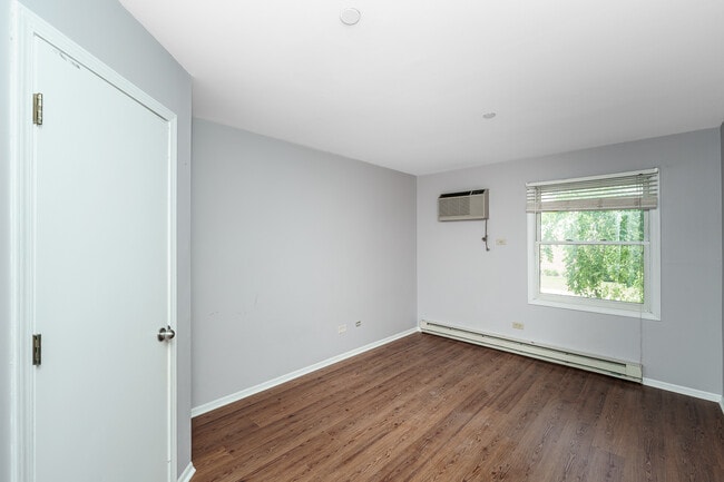 Building Photo - 1332 Cunat Ct
