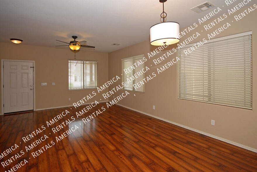 Building Photo - 2010 S Falcon Dr