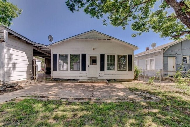 Building Photo - 2 Bedroom 2 Bath Home Near TU!
