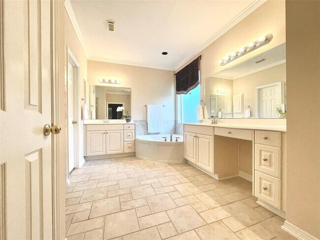 Building Photo - 3818 Rivermoss Ln