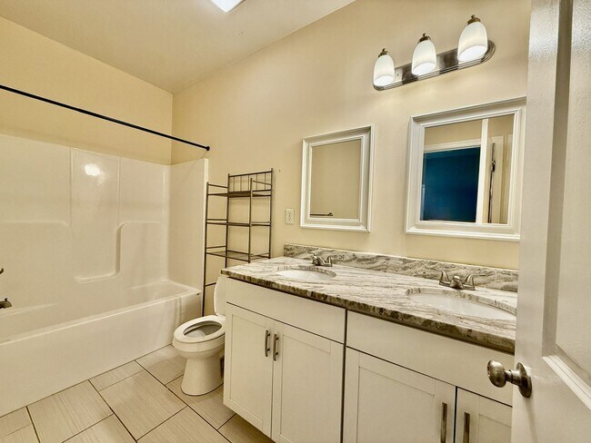 Building Photo - Beautiful 2018-built 4-bedroom 3.5 bath home in sought-after Westhaven!