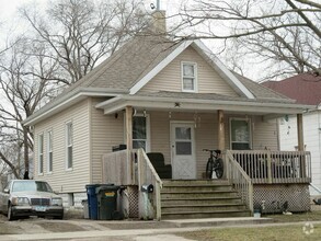 Building Photo - 218 E 9th St