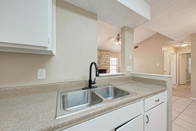 Building Photo - 12408 Deer Falls Dr