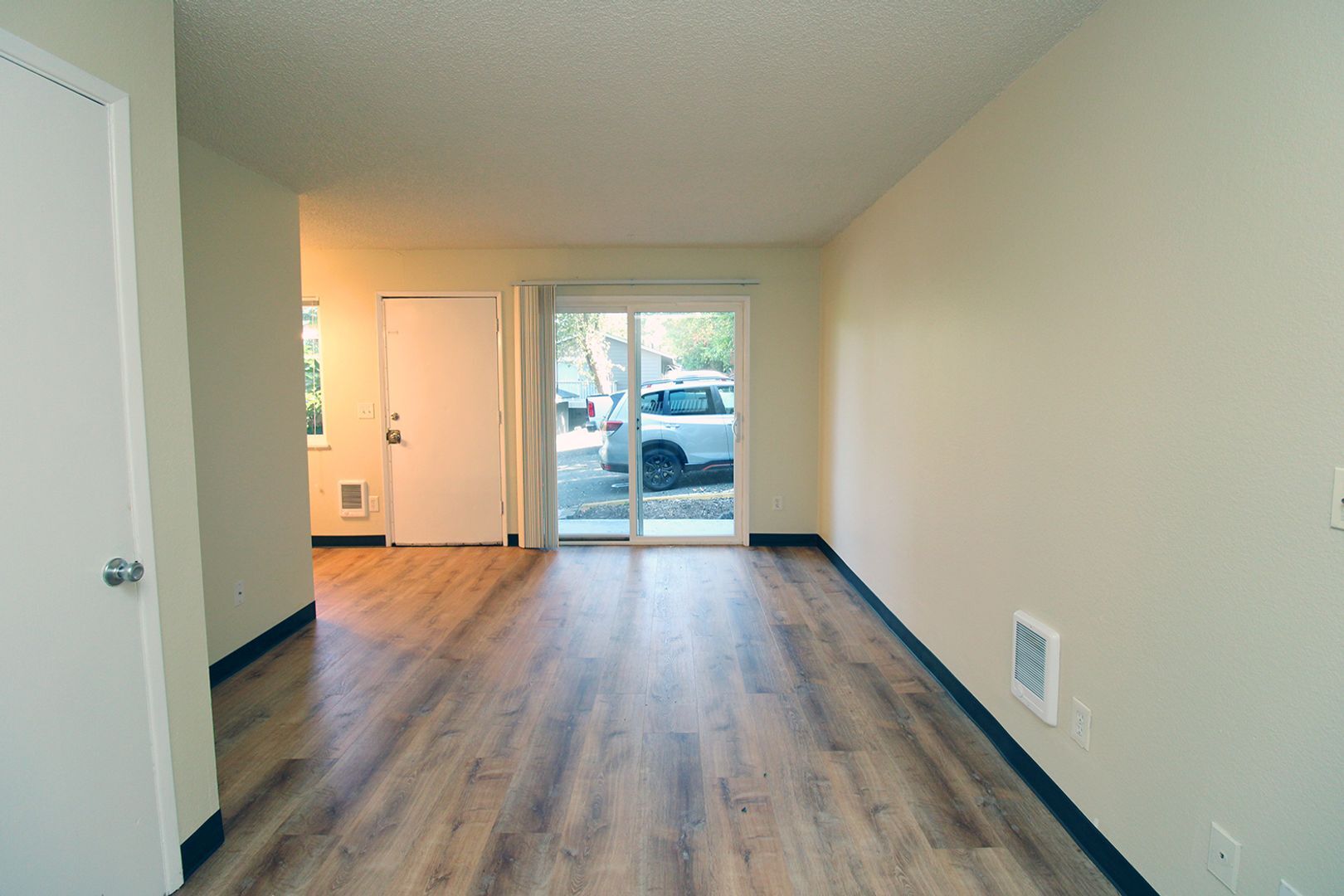Building Photo - 5704 SW Beaverton Hillsdale Hwy
