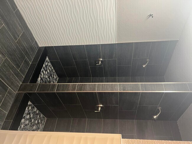 Building Photo - 4704 Pier Dr