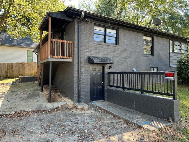 Building Photo - 1215 Westview Dr SW