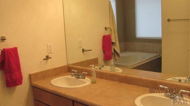 Building Photo - ALL PROSPECTIVE TENANTS MUST SUBMIT A $58 ...