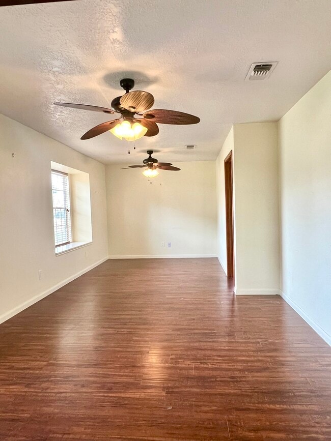 Building Photo - 2118 Endicott Ln