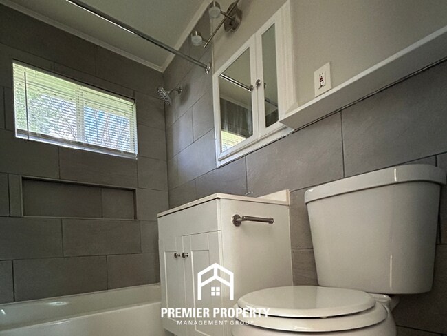 Building Photo - Charming 3BR Southaven Home | Brick Fireplace, 2-Car Garage & Fenced Yard
