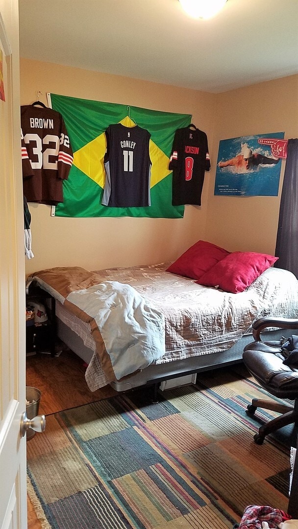 Building Photo - Awesome 5BR house walking distance to UofL!