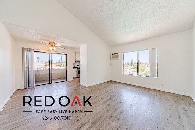Building Photo - 8614 Woodley Ave