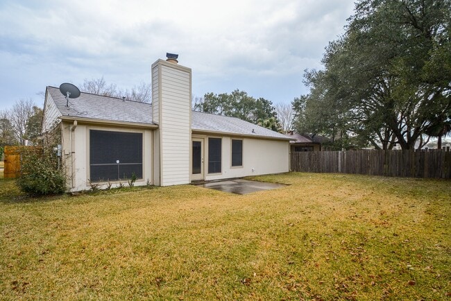 Building Photo - 3015 Sam Houston Dr