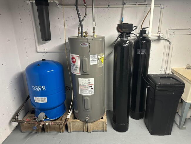 Building Photo - 4841 Julian Rd SW