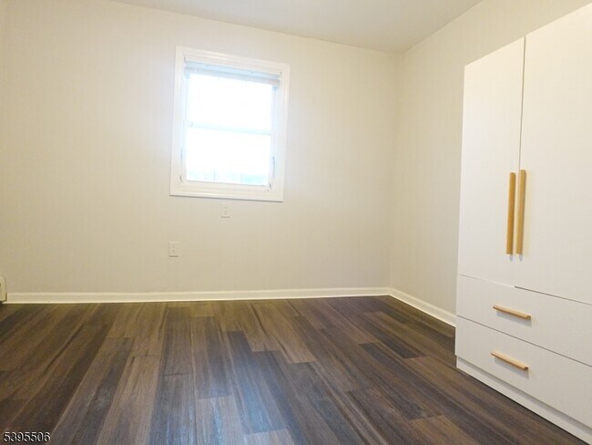 Building Photo - 510 Morris Ave