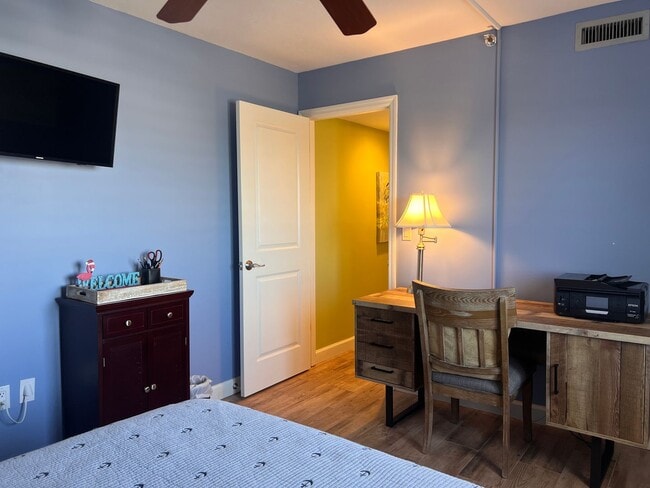 Building Photo - Venice, FL 2BR/2BA Condo in a Gated, Gulf front Community