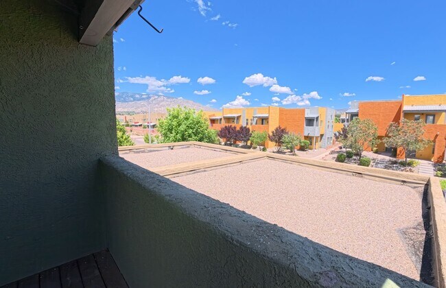 Building Photo - 1651 Domino Dr SE