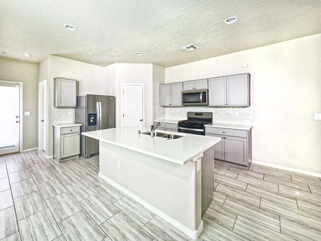 Building Photo - Newer Home in Mountain Hawk