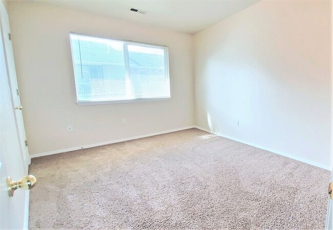 Building Photo - 617 Saratoga Dr
