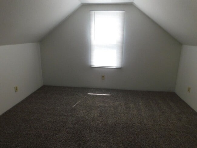 Building Photo - 4Bd/1Ba Two Story Home - Available Soon!