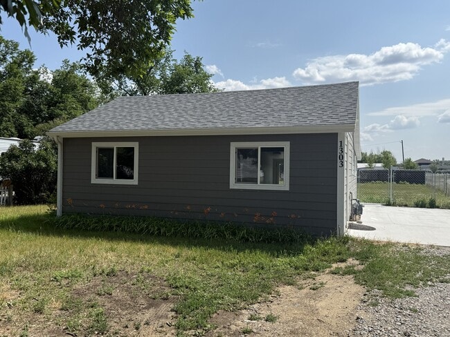 Building Photo - 1303 Lake Elmo Dr