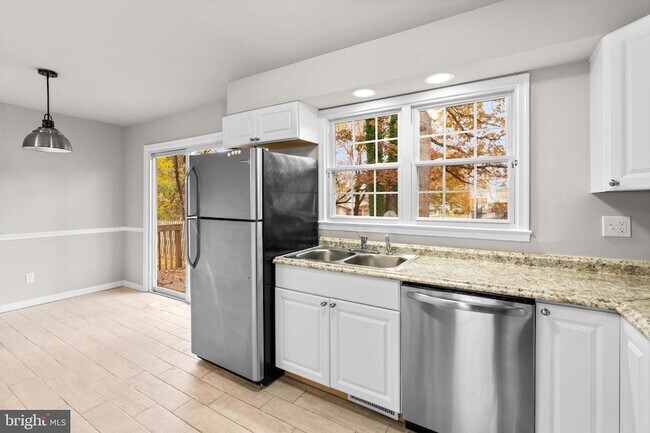 Building Photo - 314 Woodleaf Ct