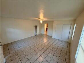 Building Photo - 818 E Rte 66