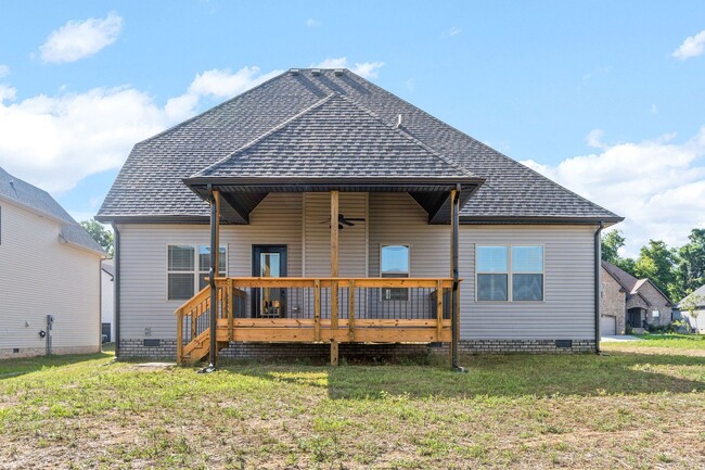 Building Photo - Four Bedroom with Bonus!