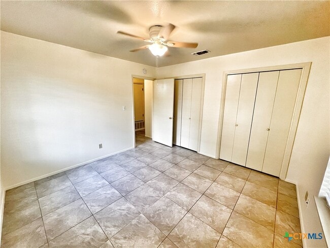 Building Photo - 343 Bobolink Dr