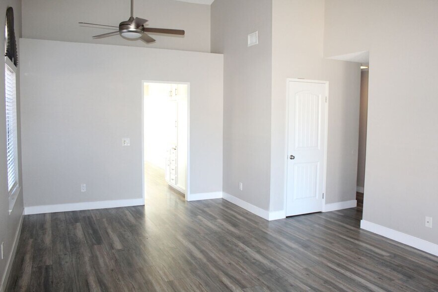 Building Photo - 2229 Rose Ave