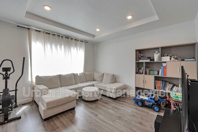 Building Photo - 3761 W 620 N