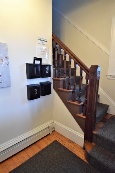 Building Photo - 839 Parker St