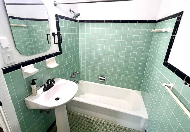 Building Photo - 309 Kepner Dr NE