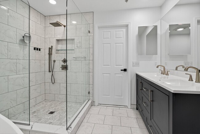 Building Photo - 7047 Water Oak Rd