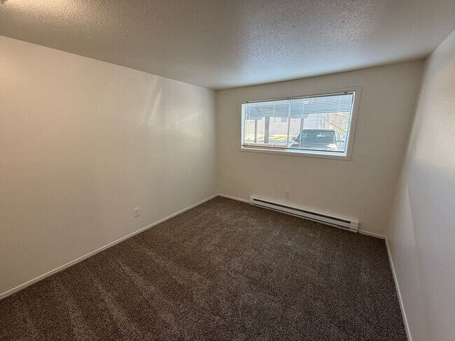 Building Photo - 3820 Iberis St NE