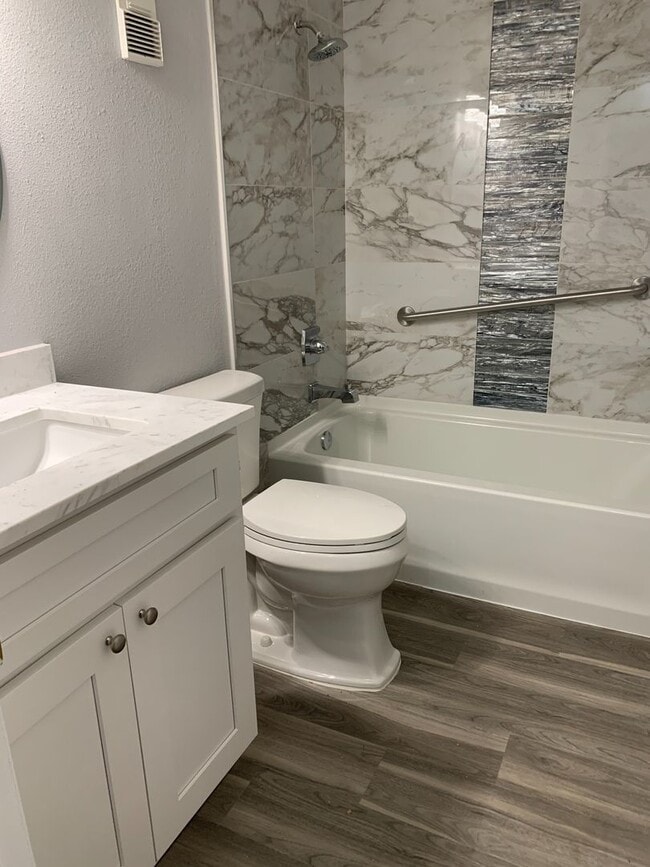 Building Photo - South Tampa Condo