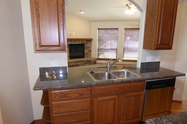 Building Photo - Beautiful 6 Bed/3 Bath House in Hayden, ID!