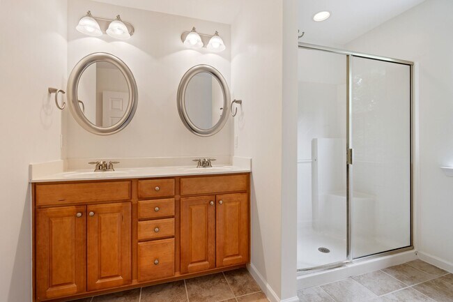 Building Photo - Beautiful 3-Bedroom Townhome in North Raleigh